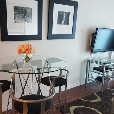 Toronto Luxury Accommodations - Qwest Екстер'єр фото
