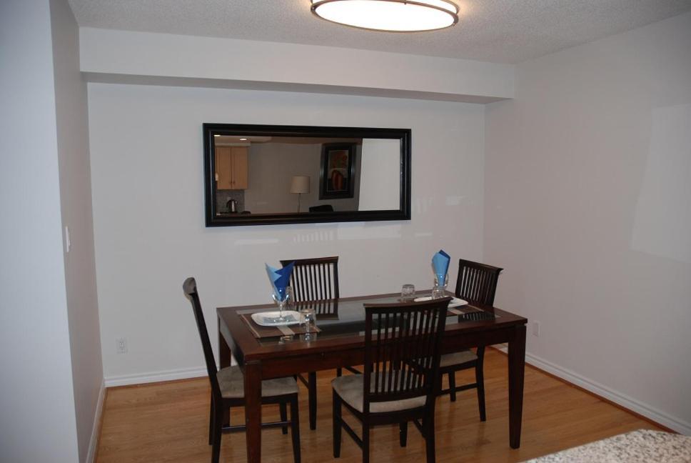 Toronto Luxury Accommodations - Qwest Екстер'єр фото