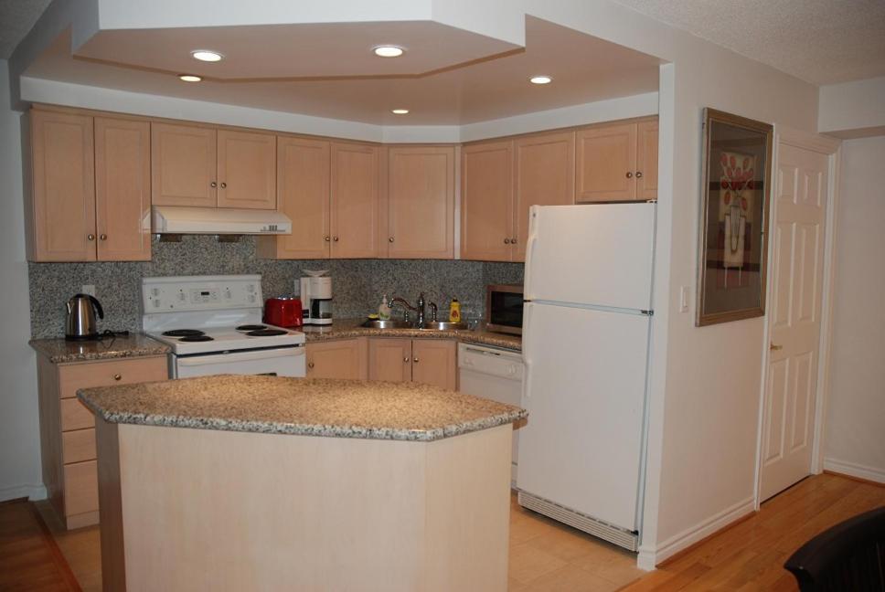 Toronto Luxury Accommodations - Qwest Екстер'єр фото