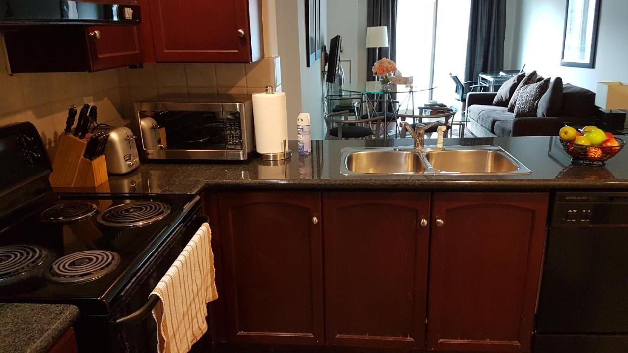 Toronto Luxury Accommodations - Qwest Екстер'єр фото
