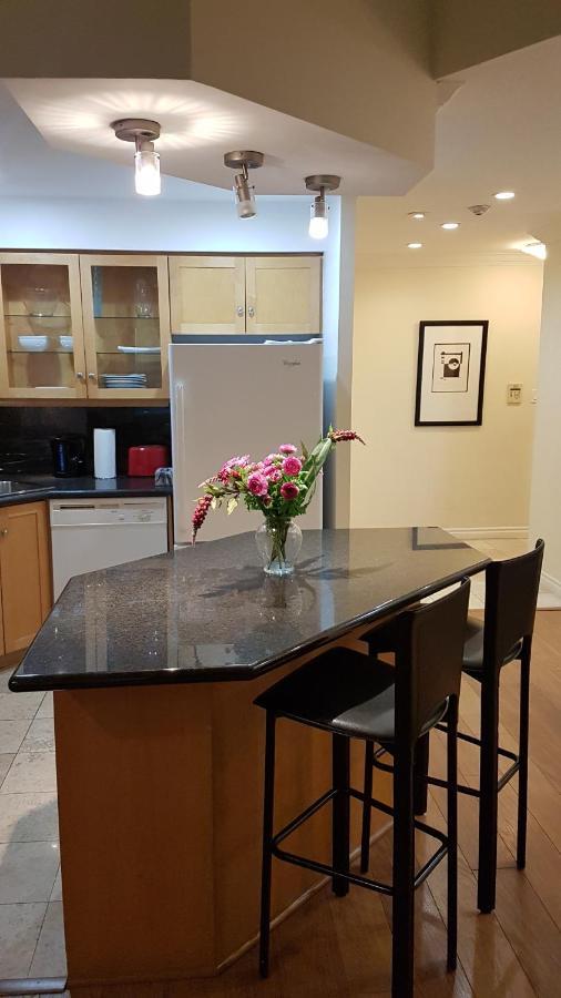 Toronto Luxury Accommodations - Qwest Екстер'єр фото