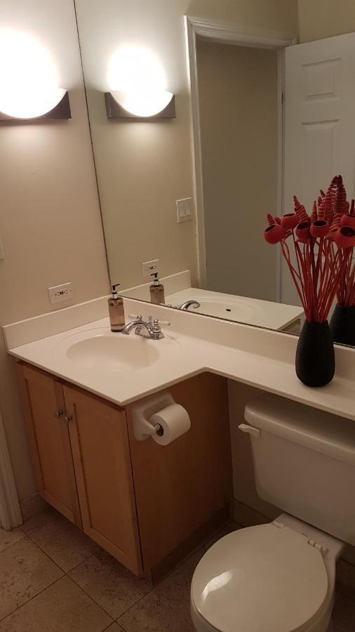 Toronto Luxury Accommodations - Qwest Екстер'єр фото