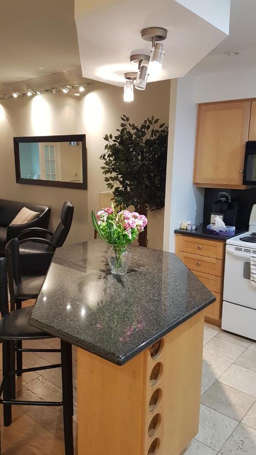 Toronto Luxury Accommodations - Qwest Екстер'єр фото