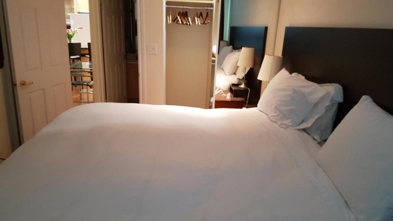 Toronto Luxury Accommodations - Qwest Екстер'єр фото