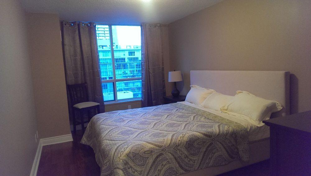 Toronto Luxury Accommodations - Qwest Екстер'єр фото