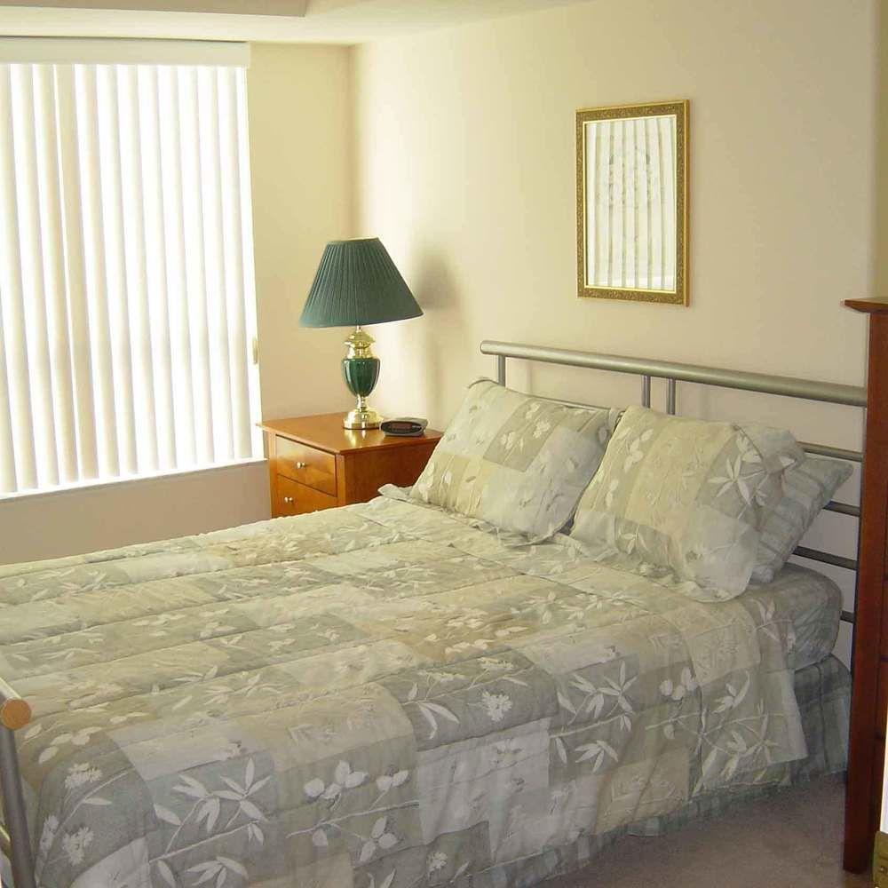 Toronto Luxury Accommodations - Qwest Екстер'єр фото