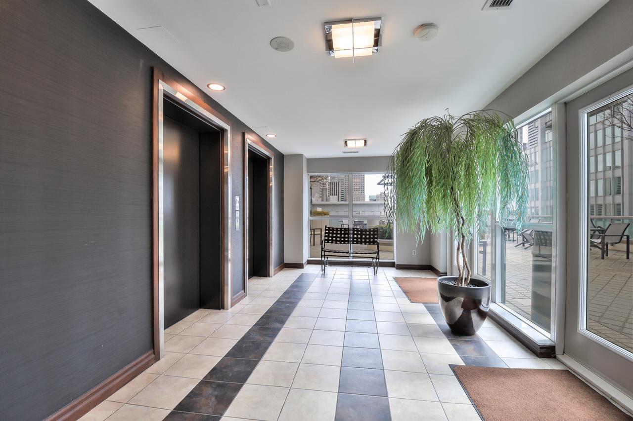 Toronto Luxury Accommodations - Qwest Екстер'єр фото