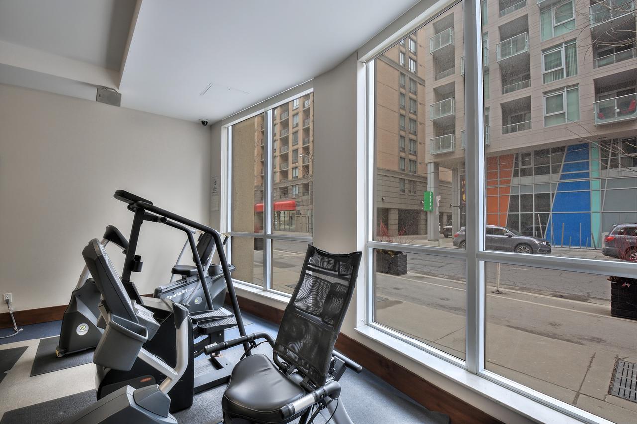 Toronto Luxury Accommodations - Qwest Екстер'єр фото