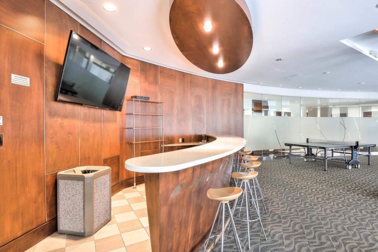 Toronto Luxury Accommodations - Qwest Екстер'єр фото