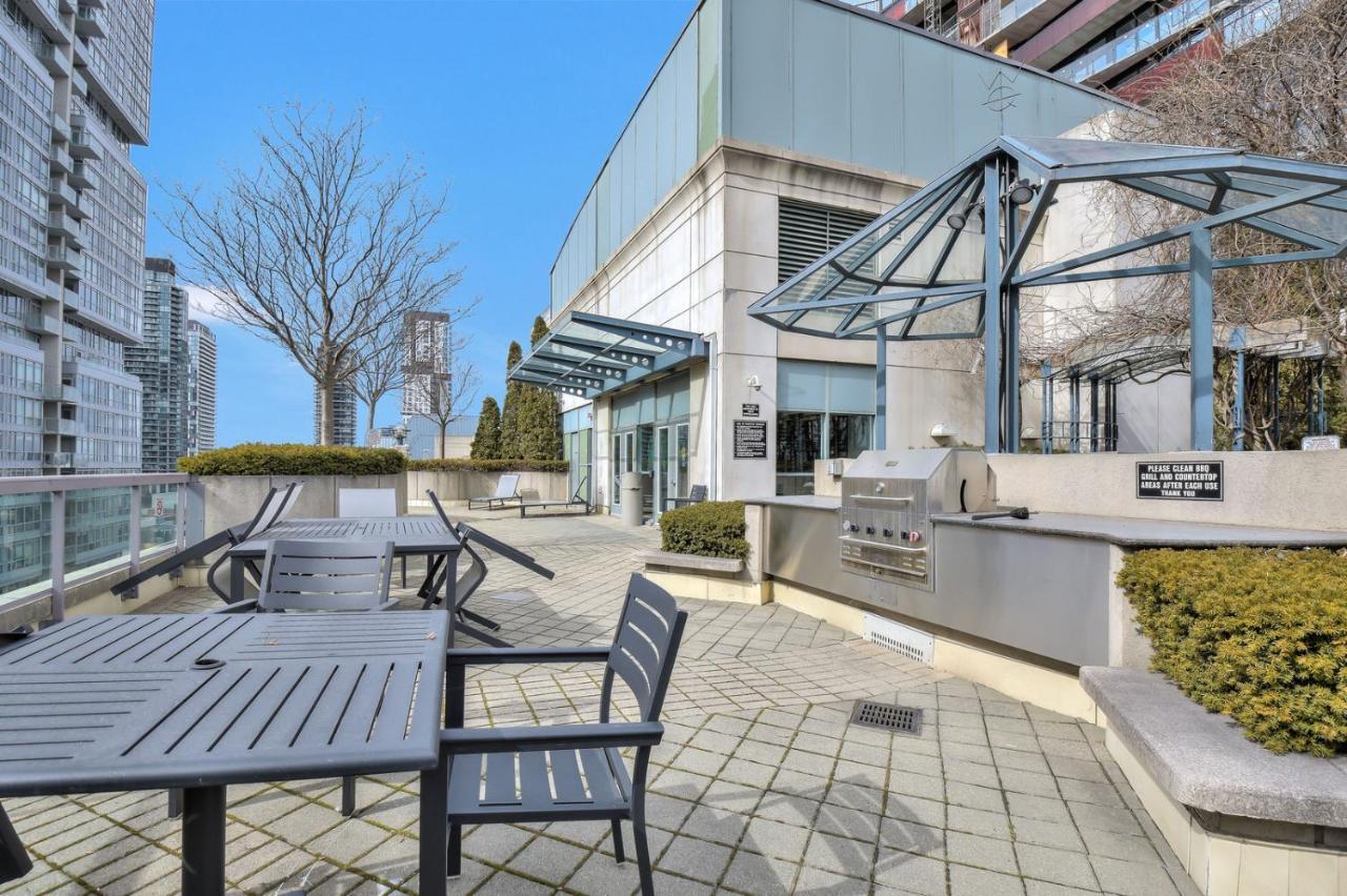 Toronto Luxury Accommodations - Qwest Екстер'єр фото